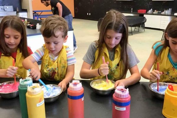 Kids making slime at Funtastik Labs
